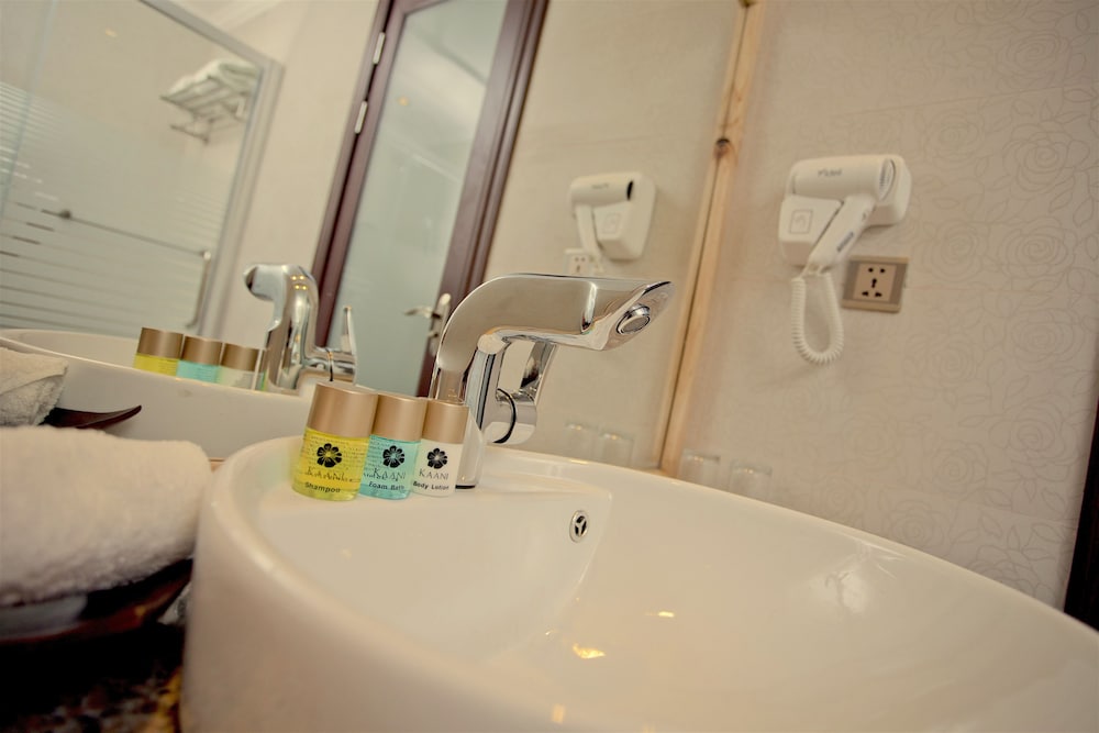 Bathroom sink