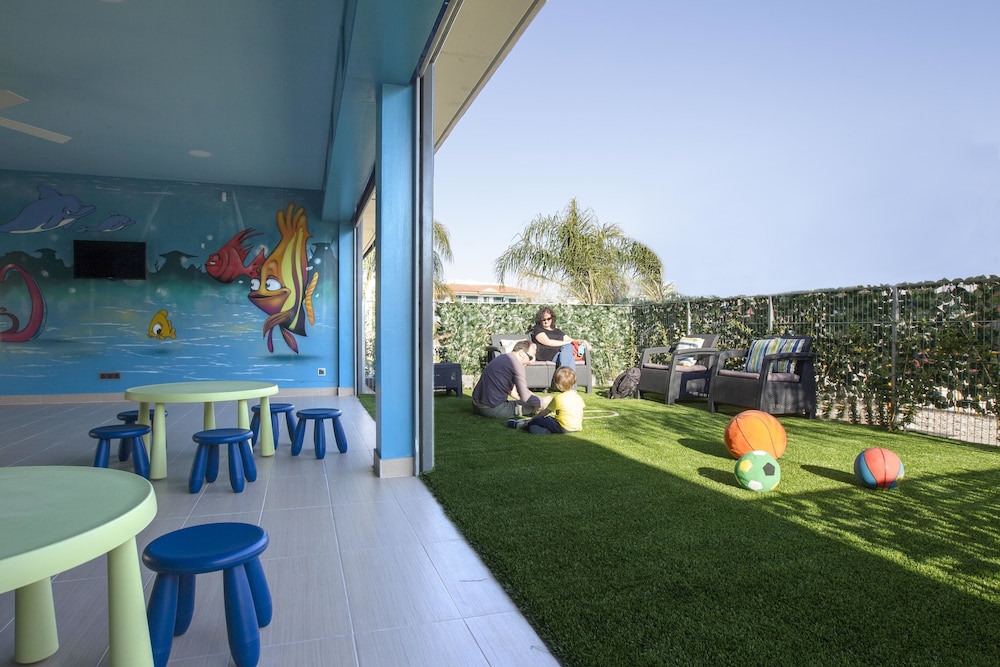 Children's play area - outdoor
