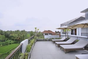 thumbnail: Outdoor pool