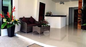 thumbnail: Lobby sitting area