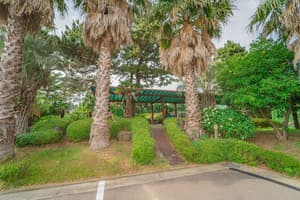 thumbnail: BBQ/picnic area