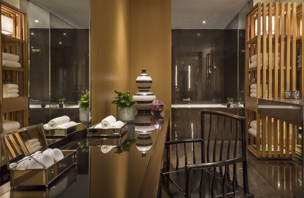 Bathroom amenities