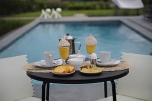 thumbnail: Outdoor dining