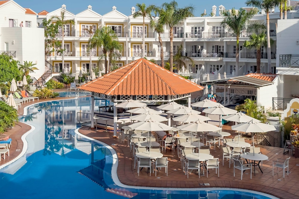 Poolside bar