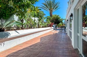 thumbnail: Front of property