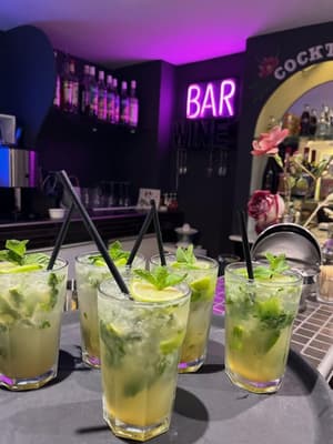 thumbnail: Bar (on property)