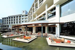 thumbnail: Outdoor dining