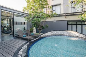 thumbnail: Pool