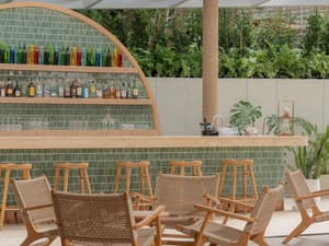 thumbnail: Bar (on property)