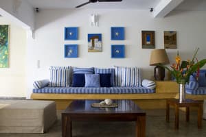 thumbnail: Lobby sitting area