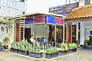 thumbnail: Outdoor dining