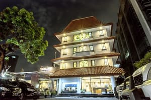 thumbnail: Front of property - evening/night