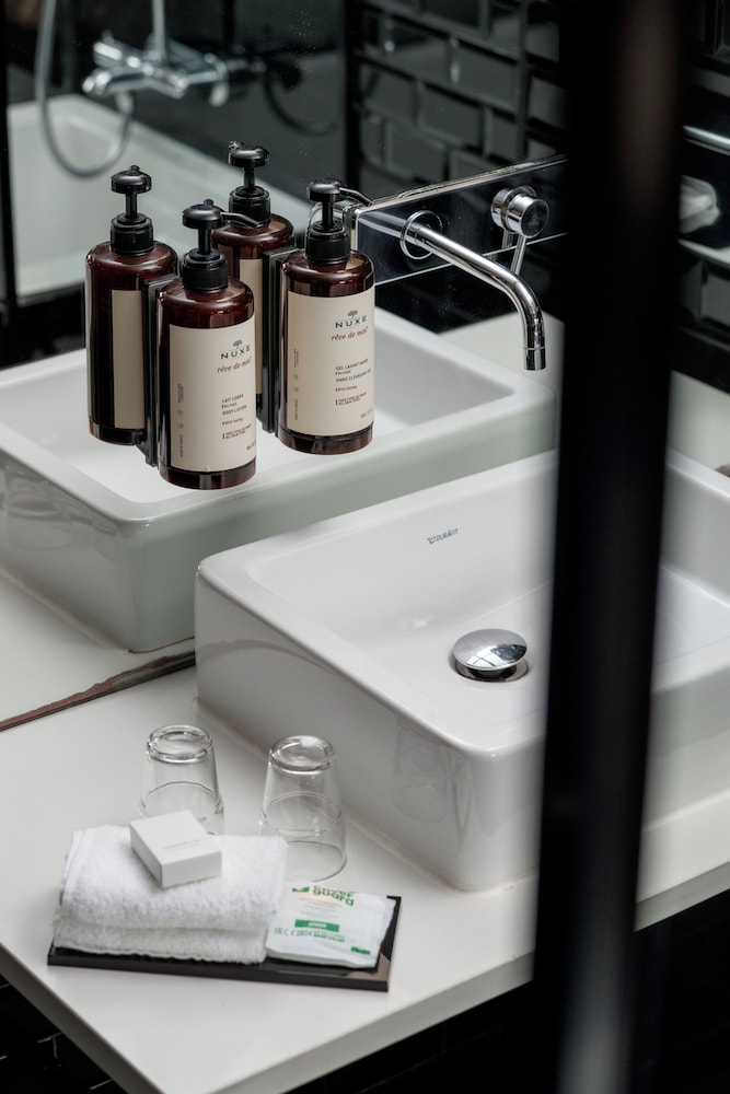 Bathroom amenities