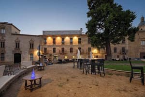 thumbnail: Outdoor dining