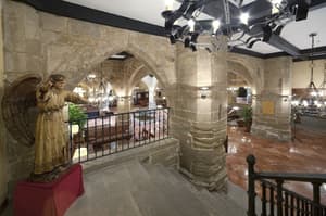 thumbnail: Lobby sitting area