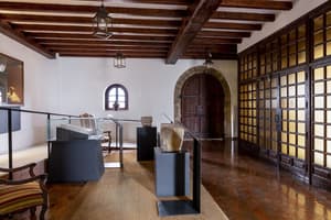 thumbnail: Interior entrance