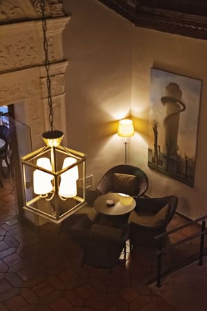 thumbnail: Bar (on property)