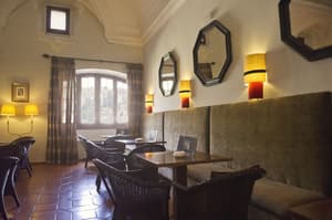thumbnail: Bar (on property)