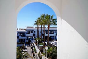 thumbnail: Exterior detail