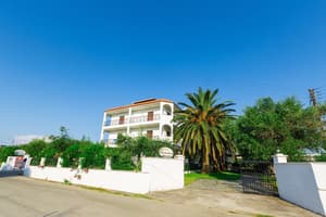 thumbnail: Front of property