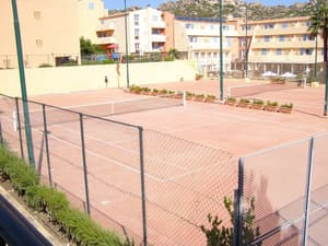 thumbnail: Tennis court