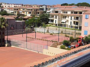 thumbnail: Tennis court