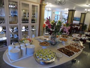 thumbnail: Breakfast area