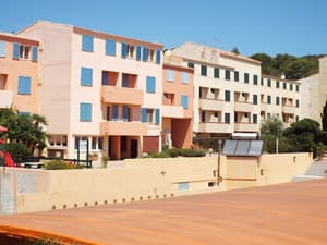thumbnail: Exterior detail