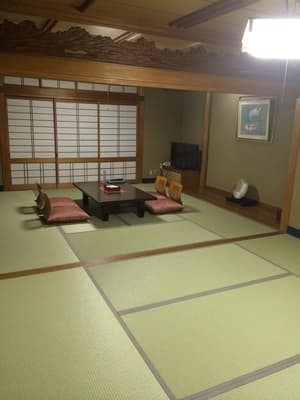 thumbnail: In-room dining