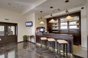 thumbnail: Bar (on property)