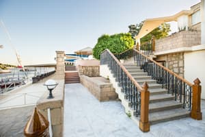 thumbnail: Exterior