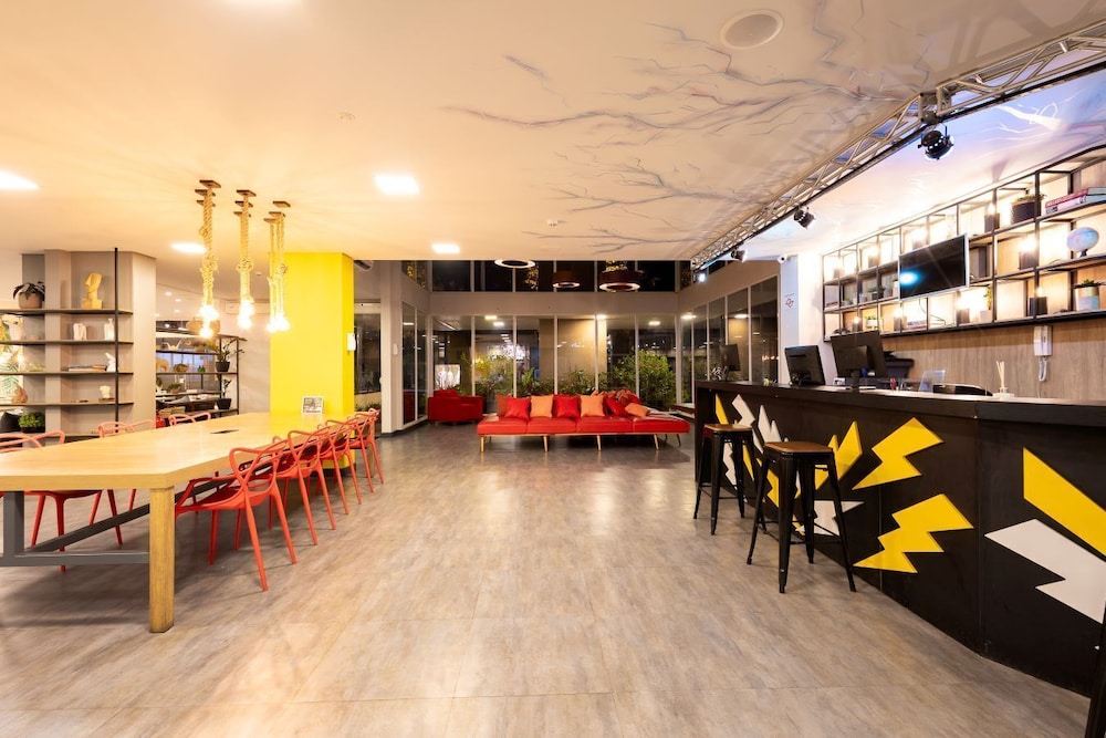 Lobby lounge