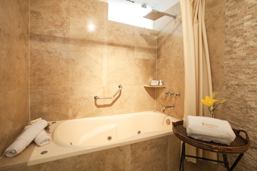 Private spa tub