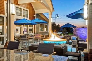 thumbnail: Outdoor dining