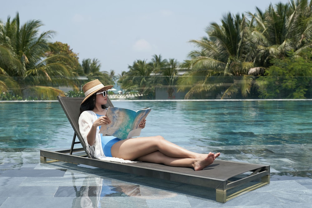Infinity pool