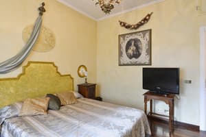 thumbnail: Interior entrance