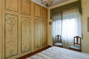 thumbnail: Interior entrance