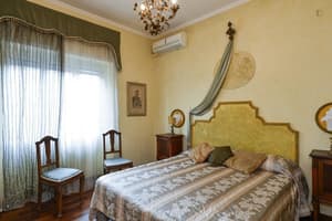 thumbnail: Interior entrance