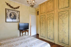 thumbnail: Interior entrance