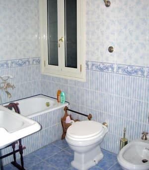 thumbnail: Interior entrance