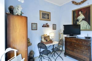 thumbnail: Interior entrance