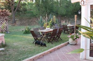 thumbnail: Outdoor dining