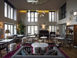 thumbnail: Bar (on property)