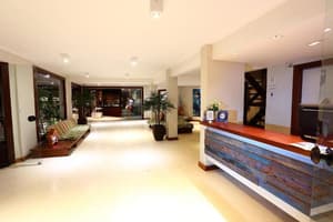 thumbnail: Lobby