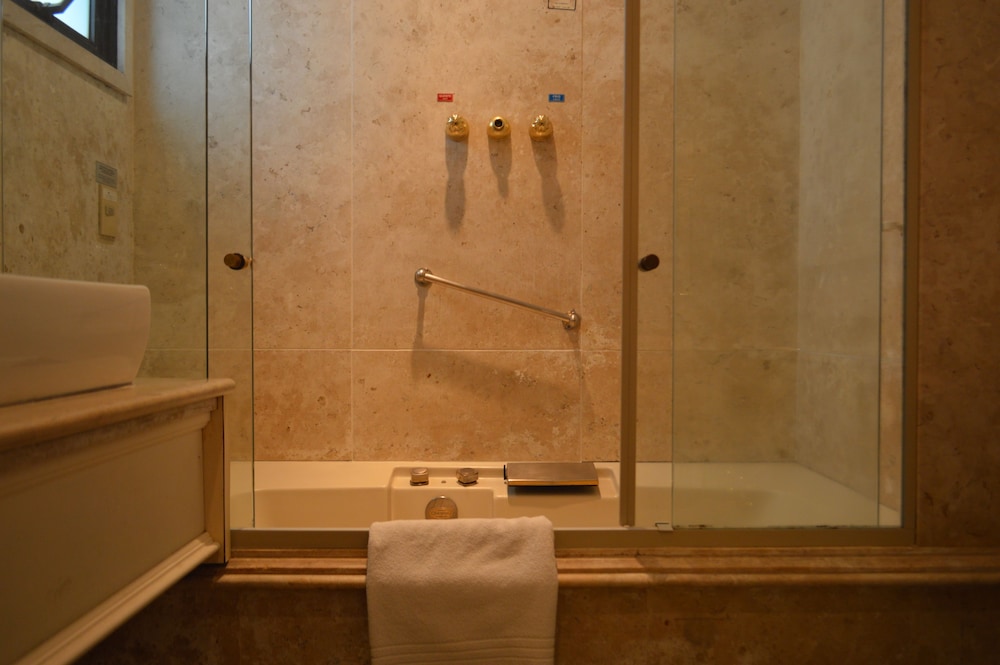 Jetted tub