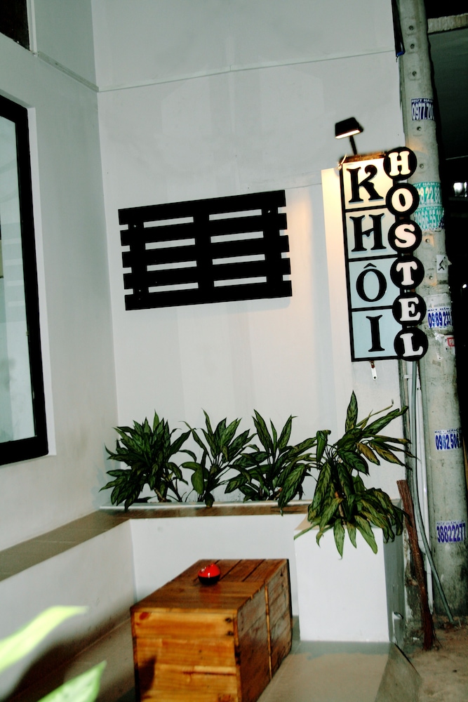 Check-in/check-out kiosk