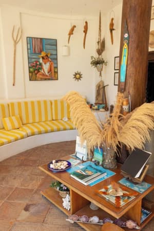 thumbnail: Lobby sitting area
