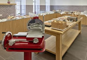 thumbnail: Breakfast area