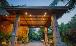 thumbnail: Front of property
