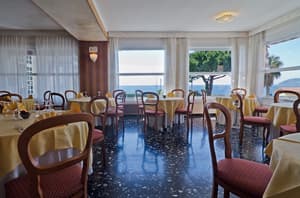 thumbnail: Breakfast area